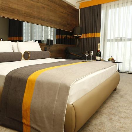 Noax Hotel Мерсин Екстериор снимка